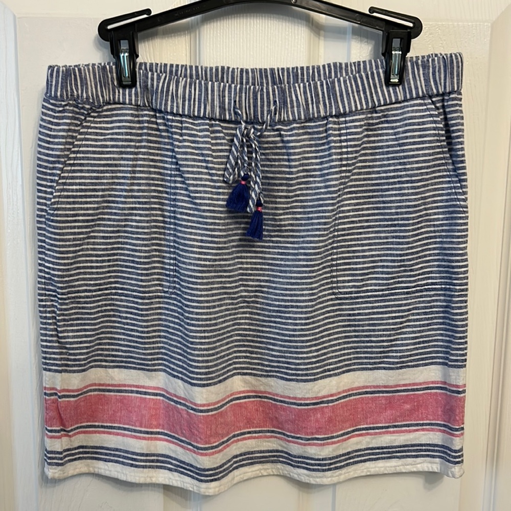 Vineyard Vines women’s skirt. Size small. Blue/white/pink stripe. 16 inch.